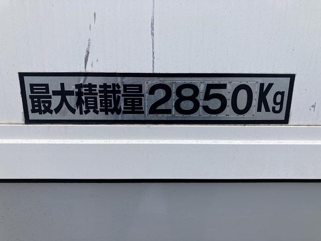 フォワード ２．８５ｔ積・ベッド付６２００ボディ・ウィングアルミホイール　２．８５ｔ積・ベッド付・６２００ボディ・ウィング・アルミホイール・メッキパーツ・ナビ・バックカメラ・ドラレコ・坂道発進補助装置・ＥＴＣ・衝突軽減ブレーキ・電格ミラ荷台内寸Ｌ６２３１Ｗ２４１０Ｈ２４１１（23枚目）