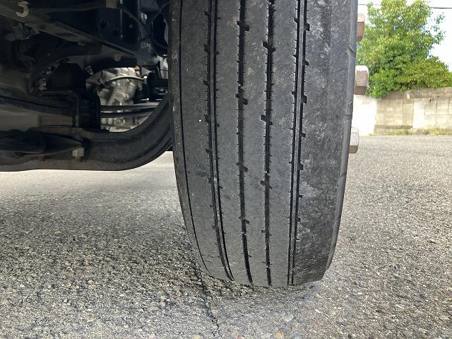 キャンター ３．２ｔ積・積載車・フラトップＺＥＲＯ・車検付・ＡＴプリクラ　３．２ｔ積・積載車・フラトップＺＥＲＯ・極東開発ＪＮ０２－４５・車検付・ＡＴ・プリクラ・ラジコン・ウィンチ・電格ミラー・ＬＥＤヘッドライトＥＴＣ・作業灯・保証書・取説・荷台内寸　Ｌ５７００　Ｗ２０７０（28枚目）
