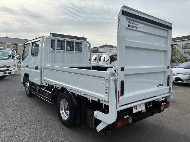 キャンター ４ＷＤ・１．７５ｔ積・パワーゲート付・リアヒーター・５ｔ未満　４ＷＤ・１．７５ｔ積・パワーゲート付・リアヒーター・Ｗキャブ・５ｔ未満・ＡＴ・メッキパーツ・衝突軽減ブレーキ・車線逸脱警報装置・左電格ミラー・シートカバー・ＥＴＣ・キーレス・Ｂｌｕｅｔｏｏｔｈ付（6枚目）