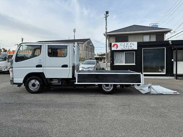 キャンター ４ＷＤ・１．７５ｔ積・パワーゲート付・リアヒーター・５ｔ未満　４ＷＤ・１．７５ｔ積・パワーゲート付・リアヒーター・Ｗキャブ・５ｔ未満・ＡＴ・メッキパーツ・衝突軽減ブレーキ・車線逸脱警報装置・左電格ミラー・シートカバー・ＥＴＣ・キーレス・Ｂｌｕｅｔｏｏｔｈ付（11枚目）