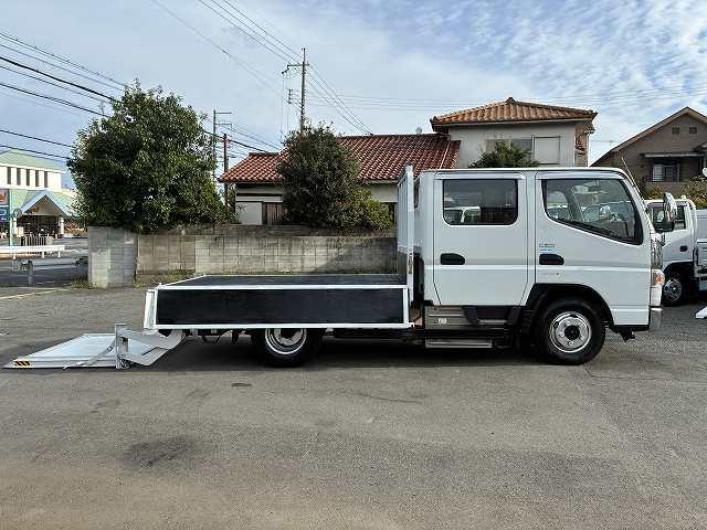 キャンター ４ＷＤ・１．７５ｔ積・パワーゲート付・リアヒーター・５ｔ未満　４ＷＤ・１．７５ｔ積・パワーゲート付・リアヒーター・Ｗキャブ・５ｔ未満・ＡＴ・メッキパーツ・衝突軽減ブレーキ・車線逸脱警報装置・左電格ミラー・シートカバー・ＥＴＣ・キーレス・Ｂｌｕｅｔｏｏｔｈ付（12枚目）