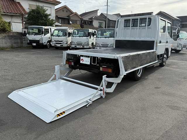 キャンター ４ＷＤ・１．７５ｔ積・パワーゲート付・リアヒーター・５ｔ未満　４ＷＤ・１．７５ｔ積・パワーゲート付・リアヒーター・Ｗキャブ・５ｔ未満・ＡＴ・メッキパーツ・衝突軽減ブレーキ・車線逸脱警報装置・左電格ミラー・シートカバー・ＥＴＣ・キーレス・Ｂｌｕｅｔｏｏｔｈ付（13枚目）