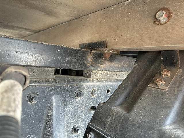 キャンター ４ＷＤ・１．７５ｔ積・パワーゲート付・リアヒーター・５ｔ未満　４ＷＤ・１．７５ｔ積・パワーゲート付・リアヒーター・Ｗキャブ・５ｔ未満・ＡＴ・メッキパーツ・衝突軽減ブレーキ・車線逸脱警報装置・左電格ミラー・シートカバー・ＥＴＣ・キーレス・Ｂｌｕｅｔｏｏｔｈ付（24枚目）