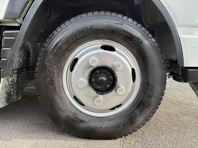 キャンター ４ＷＤ・１．７５ｔ積・パワーゲート付・リアヒーター・５ｔ未満　４ＷＤ・１．７５ｔ積・パワーゲート付・リアヒーター・Ｗキャブ・５ｔ未満・ＡＴ・メッキパーツ・衝突軽減ブレーキ・車線逸脱警報装置・左電格ミラー・シートカバー・ＥＴＣ・キーレス・Ｂｌｕｅｔｏｏｔｈ付（30枚目）