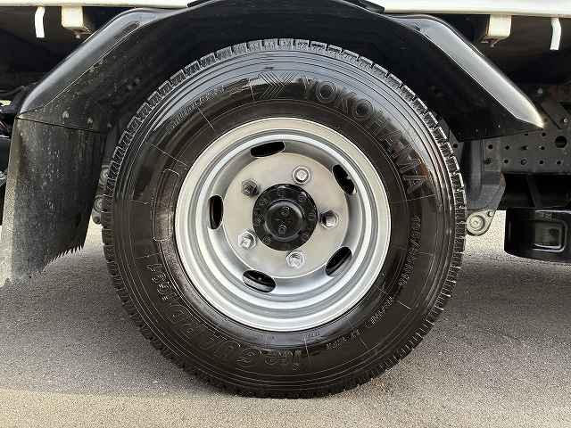 キャンター ４ＷＤ・１．７５ｔ積・パワーゲート付・リアヒーター・５ｔ未満　４ＷＤ・１．７５ｔ積・パワーゲート付・リアヒーター・Ｗキャブ・５ｔ未満・ＡＴ・メッキパーツ・衝突軽減ブレーキ・車線逸脱警報装置・左電格ミラー・シートカバー・ＥＴＣ・キーレス・Ｂｌｕｅｔｏｏｔｈ付（31枚目）