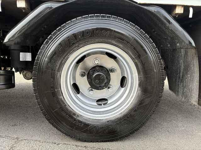キャンター ４ＷＤ・１．７５ｔ積・パワーゲート付・リアヒーター・５ｔ未満　４ＷＤ・１．７５ｔ積・パワーゲート付・リアヒーター・Ｗキャブ・５ｔ未満・ＡＴ・メッキパーツ・衝突軽減ブレーキ・車線逸脱警報装置・左電格ミラー・シートカバー・ＥＴＣ・キーレス・Ｂｌｕｅｔｏｏｔｈ付（33枚目）
