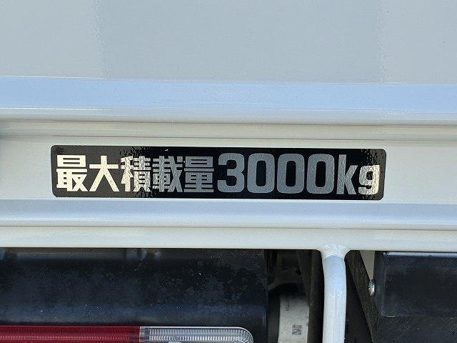 デュトロ 3t積・平ボディ・6MTプリクラ・メッキパーツ・バックカメラ 3t積・平・6MT・プリクラ・メッキパーツ・バックカメラ・坂道発進補助装置・LEDヘッドライト&フォグランプ・横滑り防止装置・コナーセンサー・アシストゲート・左電格ミラー・Bluetooth付・ETC(19枚目)
