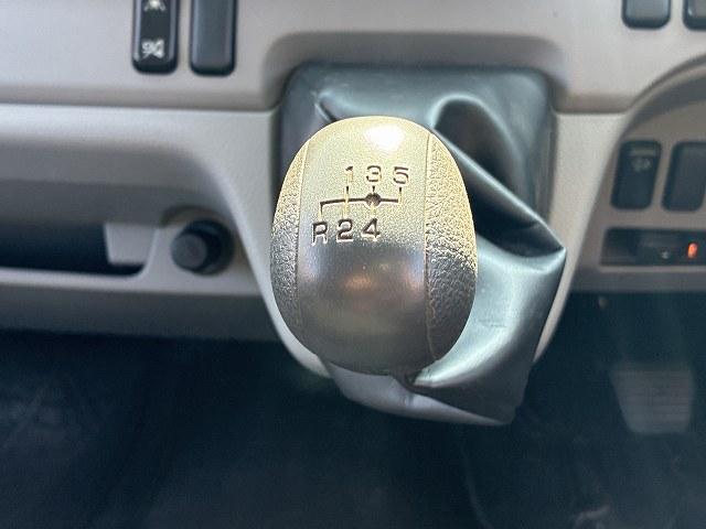 キャンター 2t積・Wキャブ・5MT・リアエアコン・全低床・5t未満 2t積・Wキャブ・5MT・リアエアコン・全低床・5t未満・衝突軽減ブレーキ・車線逸脱警報装置・左電格ミラー・ETC・スマートキー・ゲートプロテクター・荷台内寸 L2118 W1617 H383(43枚目)