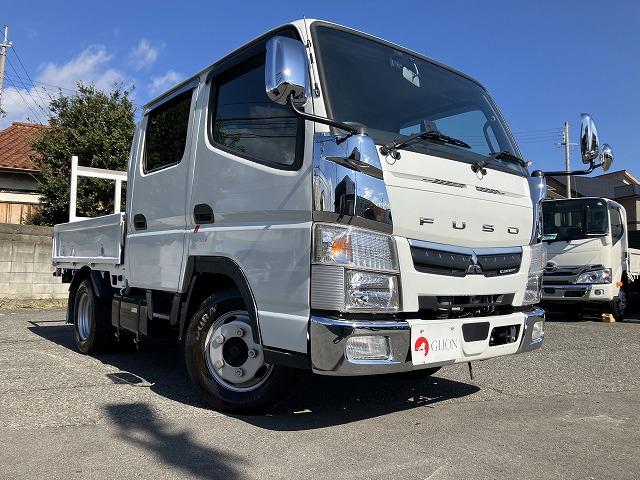 キャンター ２ｔ積・Ｗキャブ・５ＭＴ・リアヒーター　２ｔ積　Ｗキャブ　５ＭＴ　リアヒーター　荷台鉄板張り　衝突軽減装置　車線逸脱警報装置　左電格ミラー　荷台ロープホール、フック３対　荷台リア馬（取り外し可能）　ＥＴＣ　カーナビ　ドラレコ　キーレス（3枚目）