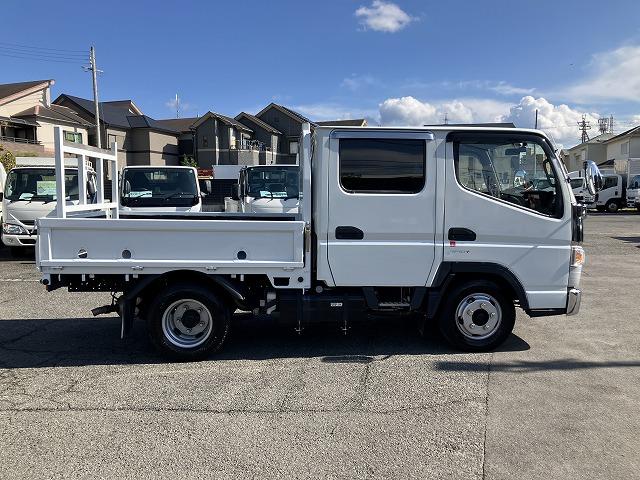 キャンター ２ｔ積・Ｗキャブ・５ＭＴ・リアヒーター　２ｔ積　Ｗキャブ　５ＭＴ　リアヒーター　荷台鉄板張り　衝突軽減装置　車線逸脱警報装置　左電格ミラー　荷台ロープホール、フック３対　荷台リア馬（取り外し可能）　ＥＴＣ　カーナビ　ドラレコ　キーレス（5枚目）