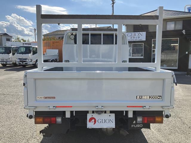 キャンター ２ｔ積・Ｗキャブ・５ＭＴ・リアヒーター　２ｔ積　Ｗキャブ　５ＭＴ　リアヒーター　荷台鉄板張り　衝突軽減装置　車線逸脱警報装置　左電格ミラー　荷台ロープホール、フック３対　荷台リア馬（取り外し可能）　ＥＴＣ　カーナビ　ドラレコ　キーレス（7枚目）