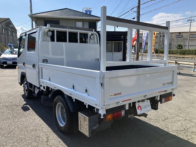 キャンター ２ｔ積・Ｗキャブ・５ＭＴ・リアヒーター　２ｔ積　Ｗキャブ　５ＭＴ　リアヒーター　荷台鉄板張り　衝突軽減装置　車線逸脱警報装置　左電格ミラー　荷台ロープホール、フック３対　荷台リア馬（取り外し可能）　ＥＴＣ　カーナビ　ドラレコ　キーレス（8枚目）