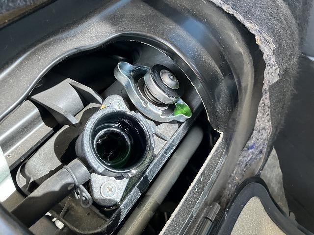 キャンター ２ｔ積・Ｗキャブ・５ＭＴ・リアヒーター　２ｔ積　Ｗキャブ　５ＭＴ　リアヒーター　荷台鉄板張り　衝突軽減装置　車線逸脱警報装置　左電格ミラー　荷台ロープホール、フック３対　荷台リア馬（取り外し可能）　ＥＴＣ　カーナビ　ドラレコ　キーレス（17枚目）