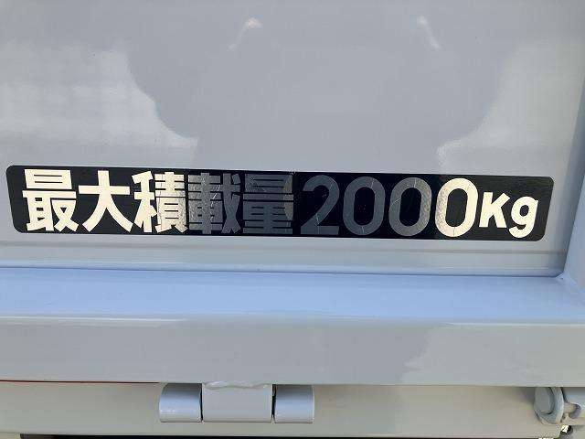 キャンター ２ｔ積・Ｗキャブ・５ＭＴ・リアヒーター　２ｔ積　Ｗキャブ　５ＭＴ　リアヒーター　荷台鉄板張り　衝突軽減装置　車線逸脱警報装置　左電格ミラー　荷台ロープホール、フック３対　荷台リア馬（取り外し可能）　ＥＴＣ　カーナビ　ドラレコ　キーレス（19枚目）