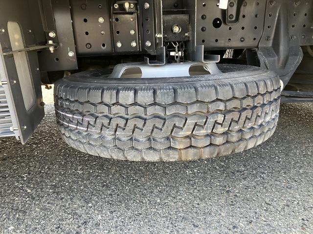 キャンター ２ｔ積・Ｗキャブ・５ＭＴ・リアヒーター　２ｔ積　Ｗキャブ　５ＭＴ　リアヒーター　荷台鉄板張り　衝突軽減装置　車線逸脱警報装置　左電格ミラー　荷台ロープホール、フック３対　荷台リア馬（取り外し可能）　ＥＴＣ　カーナビ　ドラレコ　キーレス（22枚目）