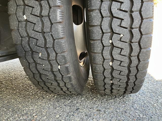 キャンター ２ｔ積・Ｗキャブ・５ＭＴ・リアヒーター　２ｔ積　Ｗキャブ　５ＭＴ　リアヒーター　荷台鉄板張り　衝突軽減装置　車線逸脱警報装置　左電格ミラー　荷台ロープホール、フック３対　荷台リア馬（取り外し可能）　ＥＴＣ　カーナビ　ドラレコ　キーレス（27枚目）