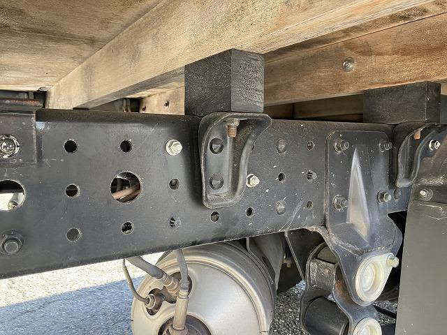 キャンター ２ｔ積・Ｗキャブ・５ＭＴ・リアヒーター　２ｔ積　Ｗキャブ　５ＭＴ　リアヒーター　荷台鉄板張り　衝突軽減装置　車線逸脱警報装置　左電格ミラー　荷台ロープホール、フック３対　荷台リア馬（取り外し可能）　ＥＴＣ　カーナビ　ドラレコ　キーレス（29枚目）