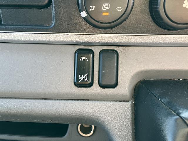 キャンター ２ｔ積・Ｗキャブ・５ＭＴ・リアヒーター　２ｔ積　Ｗキャブ　５ＭＴ　リアヒーター　荷台鉄板張り　衝突軽減装置　車線逸脱警報装置　左電格ミラー　荷台ロープホール、フック３対　荷台リア馬（取り外し可能）　ＥＴＣ　カーナビ　ドラレコ　キーレス（38枚目）