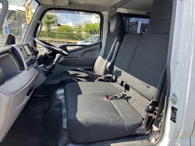 キャンター ２ｔ積・Ｗキャブ・５ＭＴ・リアヒーター　２ｔ積　Ｗキャブ　５ＭＴ　リアヒーター　荷台鉄板張り　衝突軽減装置　車線逸脱警報装置　左電格ミラー　荷台ロープホール、フック３対　荷台リア馬（取り外し可能）　ＥＴＣ　カーナビ　ドラレコ　キーレス（42枚目）