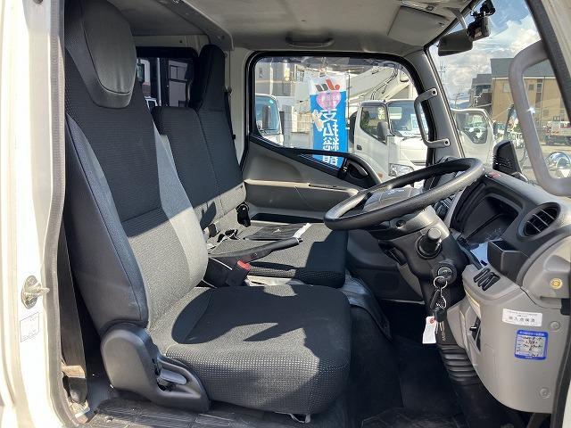 キャンター ２ｔ積・Ｗキャブ・５ＭＴ・リアヒーター　２ｔ積　Ｗキャブ　５ＭＴ　リアヒーター　荷台鉄板張り　衝突軽減装置　車線逸脱警報装置　左電格ミラー　荷台ロープホール、フック３対　荷台リア馬（取り外し可能）　ＥＴＣ　カーナビ　ドラレコ　キーレス（43枚目）