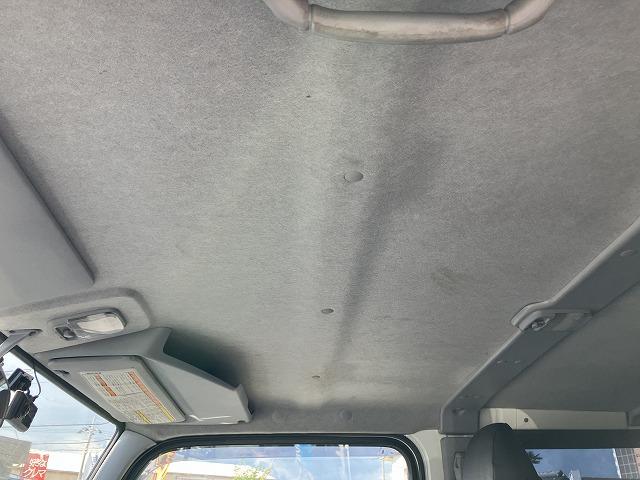 キャンター ２ｔ積・Ｗキャブ・５ＭＴ・リアヒーター　２ｔ積　Ｗキャブ　５ＭＴ　リアヒーター　荷台鉄板張り　衝突軽減装置　車線逸脱警報装置　左電格ミラー　荷台ロープホール、フック３対　荷台リア馬（取り外し可能）　ＥＴＣ　カーナビ　ドラレコ　キーレス（47枚目）