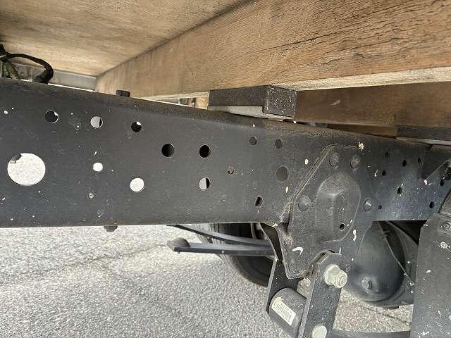 エルフトラック 2t積・平ボディ・AEBSカメラ・ナビ・AT 2t積・平ボディ・AEBSカメラ・フルセグナビ・AT・レーンアシスト・フォグランプ・左電格ミラー・ETC・ドラレコ・キーレス・ドアバイザー・ゲートプロテクタ・荷台内寸 L3124 W1622 H382(33枚目)