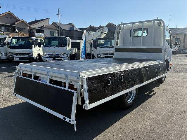 デュトロ 3t積・セミロング・平ボディ・5MT・プリクラ 3t積・セミロング・平ボディ・5MT・プリクラ・歩み掛け・バックカメラ・外ナビ・アシストゲート・ロープホール5対・左電格ミラー・シートカバー・ETC・荷台内寸 L3562 W1784 H365(15枚目)