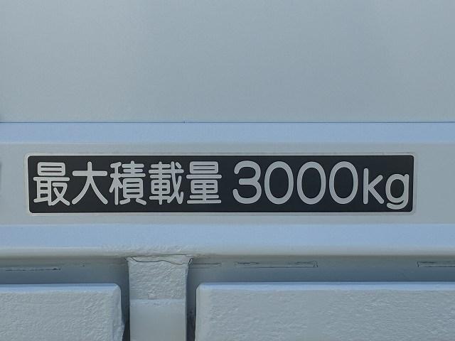 デュトロ 3t積・セミロング・平ボディ・5MT・プリクラ 3t積・セミロング・平ボディ・5MT・プリクラ・歩み掛け・バックカメラ・外ナビ・アシストゲート・ロープホール5対・左電格ミラー・シートカバー・ETC・荷台内寸 L3562 W1784 H365(17枚目)