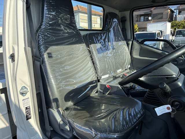 デュトロ 3t積・セミロング・平ボディ・5MT・プリクラ 3t積・セミロング・平ボディ・5MT・プリクラ・歩み掛け・バックカメラ・外ナビ・アシストゲート・ロープホール5対・左電格ミラー・シートカバー・ETC・荷台内寸 L3562 W1784 H365(23枚目)