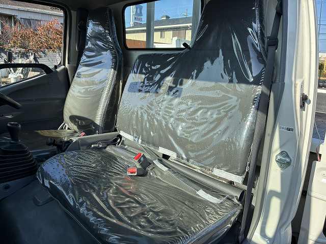 デュトロ 3t積・セミロング・平ボディ・5MT・プリクラ 3t積・セミロング・平ボディ・5MT・プリクラ・歩み掛け・バックカメラ・外ナビ・アシストゲート・ロープホール5対・左電格ミラー・シートカバー・ETC・荷台内寸 L3562 W1784 H365(24枚目)