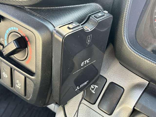 デュトロ 3t積・セミロング・平ボディ・5MT・プリクラ 3t積・セミロング・平ボディ・5MT・プリクラ・歩み掛け・バックカメラ・外ナビ・アシストゲート・ロープホール5対・左電格ミラー・シートカバー・ETC・荷台内寸 L3562 W1784 H365(29枚目)