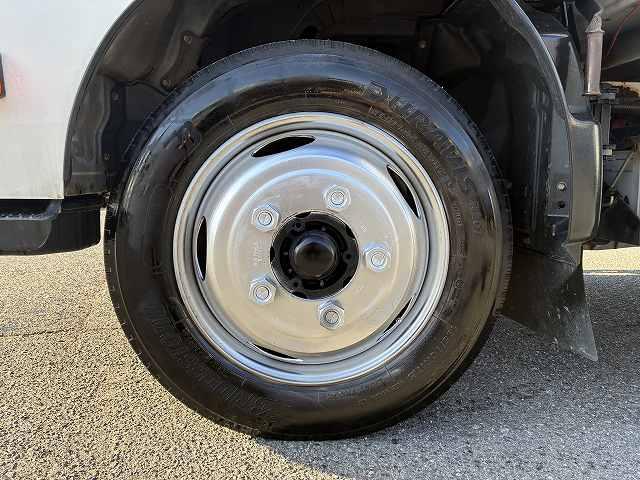 デュトロ 3t積・セミロング・平ボディ・5MT・プリクラ 3t積・セミロング・平ボディ・5MT・プリクラ・歩み掛け・バックカメラ・外ナビ・アシストゲート・ロープホール5対・左電格ミラー・シートカバー・ETC・荷台内寸 L3562 W1784 H365(35枚目)