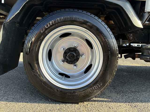 デュトロ 3t積・セミロング・平ボディ・5MT・プリクラ 3t積・セミロング・平ボディ・5MT・プリクラ・歩み掛け・バックカメラ・外ナビ・アシストゲート・ロープホール5対・左電格ミラー・シートカバー・ETC・荷台内寸 L3562 W1784 H365(37枚目)