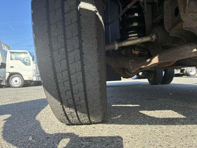 デュトロ 3t積・セミロング・平ボディ・5MT・プリクラ 3t積・セミロング・平ボディ・5MT・プリクラ・歩み掛け・バックカメラ・外ナビ・アシストゲート・ロープホール5対・左電格ミラー・シートカバー・ETC・荷台内寸 L3562 W1784 H365(39枚目)