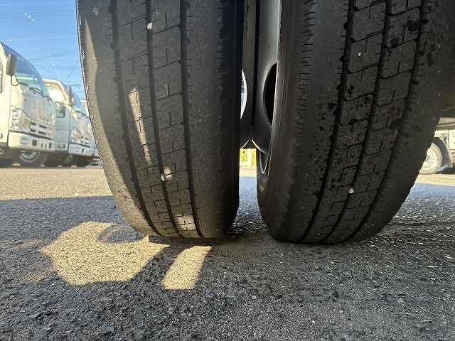 デュトロ 3t積・セミロング・平ボディ・5MT・プリクラ 3t積・セミロング・平ボディ・5MT・プリクラ・歩み掛け・バックカメラ・外ナビ・アシストゲート・ロープホール5対・左電格ミラー・シートカバー・ETC・荷台内寸 L3562 W1784 H365(41枚目)