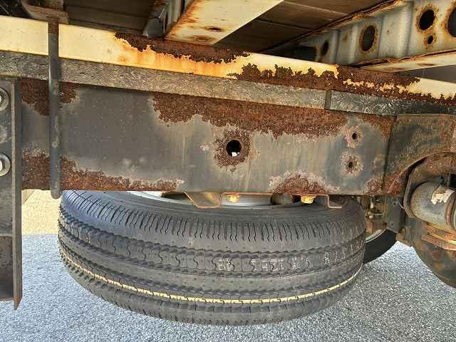 デュトロ 3t積・セミロング・平ボディ・5MT・プリクラ 3t積・セミロング・平ボディ・5MT・プリクラ・歩み掛け・バックカメラ・外ナビ・アシストゲート・ロープホール5対・左電格ミラー・シートカバー・ETC・荷台内寸 L3562 W1784 H365(46枚目)