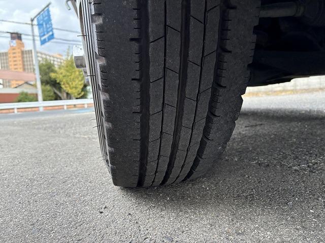 キャンター ２ｔ積・標準ロング・平ボディ・衝突軽減ブレーキ・ナビ・ＡＴ　２ｔ積・標準ロング・平ボディ・衝突軽減ブレーキ・ナビ・ＡＴ・バックカメラ・ＥＴＣ・電格ミラー・キーレス・フォグランプ・ドライブレコーダー（ＳＤ欠）メッキパーツ荷台内寸　Ｌ４３５８　Ｗ１７９３　Ｈ３７７（17枚目）