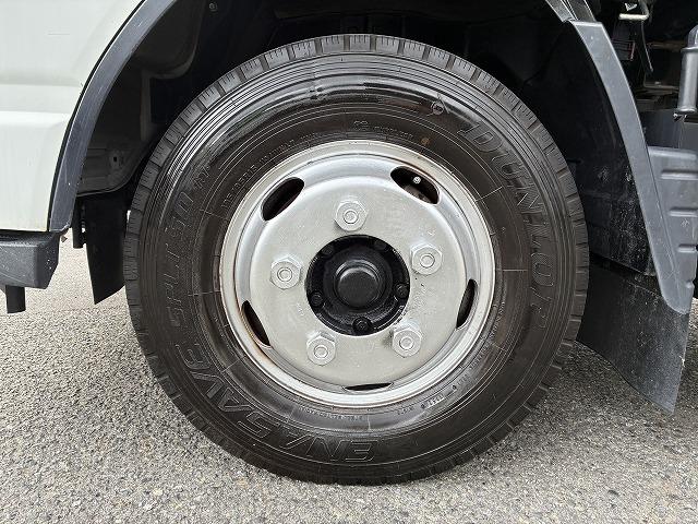 キャンター ２ｔ積・標準ロング・平ボディ・衝突軽減ブレーキ・ナビ・ＡＴ　２ｔ積・標準ロング・平ボディ・衝突軽減ブレーキ・ナビ・ＡＴ・バックカメラ・ＥＴＣ・電格ミラー・キーレス・フォグランプ・ドライブレコーダー（ＳＤ欠）メッキパーツ荷台内寸　Ｌ４３５８　Ｗ１７９３　Ｈ３７７（24枚目）