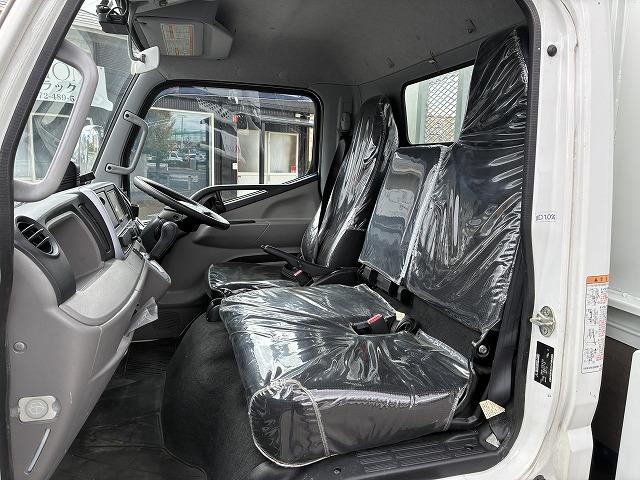 キャンター ２ｔ積・標準ロング・平ボディ・衝突軽減ブレーキ・ナビ・ＡＴ　２ｔ積・標準ロング・平ボディ・衝突軽減ブレーキ・ナビ・ＡＴ・バックカメラ・ＥＴＣ・電格ミラー・キーレス・フォグランプ・ドライブレコーダー（ＳＤ欠）メッキパーツ荷台内寸　Ｌ４３５８　Ｗ１７９３　Ｈ３７７（33枚目）