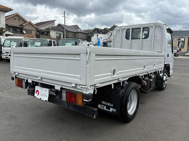 エルフトラック 2t積・5MT・10尺・平ボディ・ロープ穴3対・メッキパーツ ・2t積・5MT・10尺・平ボディ・ロープ穴3対・メッキパーツ・5t未満・車検付・坂道発進補助装置・ゲートチェーン・フォグランプ・ライトレベライザー・荷台内寸 L3123 W1616 H367(8枚目)