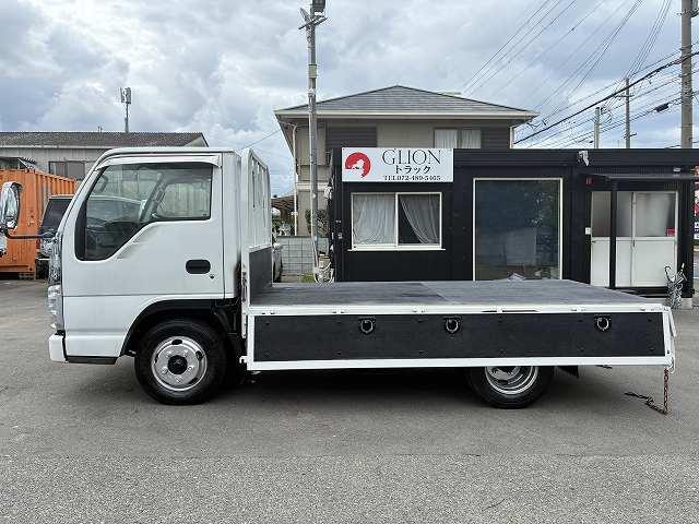 エルフトラック 2t積・5MT・10尺・平ボディ・ロープ穴3対・メッキパーツ ・2t積・5MT・10尺・平ボディ・ロープ穴3対・メッキパーツ・5t未満・車検付・坂道発進補助装置・ゲートチェーン・フォグランプ・ライトレベライザー・荷台内寸 L3123 W1616 H367(11枚目)