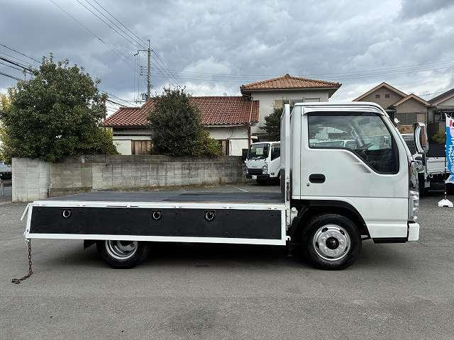 エルフトラック 2t積・5MT・10尺・平ボディ・ロープ穴3対・メッキパーツ ・2t積・5MT・10尺・平ボディ・ロープ穴3対・メッキパーツ・5t未満・車検付・坂道発進補助装置・ゲートチェーン・フォグランプ・ライトレベライザー・荷台内寸 L3123 W1616 H367(12枚目)