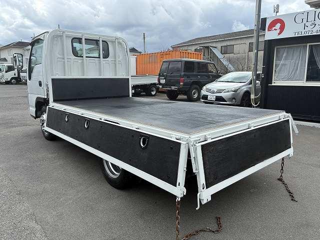 エルフトラック 2t積・5MT・10尺・平ボディ・ロープ穴3対・メッキパーツ ・2t積・5MT・10尺・平ボディ・ロープ穴3対・メッキパーツ・5t未満・車検付・坂道発進補助装置・ゲートチェーン・フォグランプ・ライトレベライザー・荷台内寸 L3123 W1616 H367(13枚目)