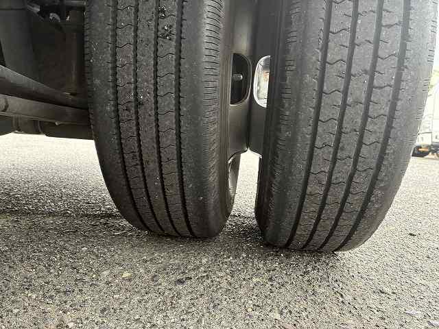 エルフトラック 2t積・5MT・10尺・平ボディ・ロープ穴3対・メッキパーツ ・2t積・5MT・10尺・平ボディ・ロープ穴3対・メッキパーツ・5t未満・車検付・坂道発進補助装置・ゲートチェーン・フォグランプ・ライトレベライザー・荷台内寸 L3123 W1616 H367(27枚目)