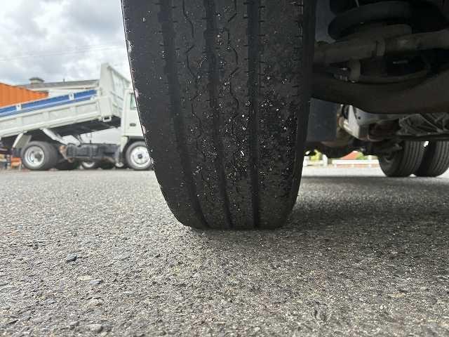 エルフトラック 2t積・5MT・10尺・平ボディ・ロープ穴3対・メッキパーツ ・2t積・5MT・10尺・平ボディ・ロープ穴3対・メッキパーツ・5t未満・車検付・坂道発進補助装置・ゲートチェーン・フォグランプ・ライトレベライザー・荷台内寸 L3123 W1616 H367(29枚目)