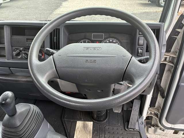 エルフトラック 2t積・5MT・10尺・平ボディ・ロープ穴3対・メッキパーツ ・2t積・5MT・10尺・平ボディ・ロープ穴3対・メッキパーツ・5t未満・車検付・坂道発進補助装置・ゲートチェーン・フォグランプ・ライトレベライザー・荷台内寸 L3123 W1616 H367(31枚目)