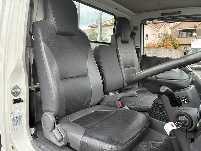 エルフトラック 2t積・5MT・10尺・平ボディ・ロープ穴3対・メッキパーツ ・2t積・5MT・10尺・平ボディ・ロープ穴3対・メッキパーツ・5t未満・車検付・坂道発進補助装置・ゲートチェーン・フォグランプ・ライトレベライザー・荷台内寸 L3123 W1616 H367(33枚目)