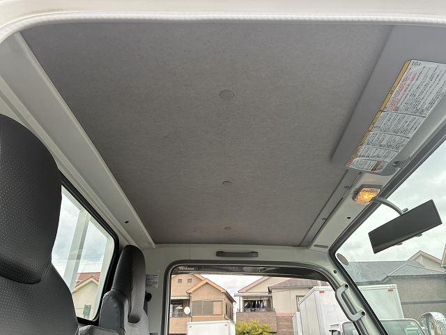 エルフトラック 2t積・5MT・10尺・平ボディ・ロープ穴3対・メッキパーツ ・2t積・5MT・10尺・平ボディ・ロープ穴3対・メッキパーツ・5t未満・車検付・坂道発進補助装置・ゲートチェーン・フォグランプ・ライトレベライザー・荷台内寸 L3123 W1616 H367(34枚目)