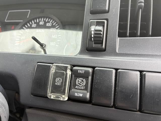 エルフトラック 2t積・5MT・10尺・平ボディ・ロープ穴3対・メッキパーツ ・2t積・5MT・10尺・平ボディ・ロープ穴3対・メッキパーツ・5t未満・車検付・坂道発進補助装置・ゲートチェーン・フォグランプ・ライトレベライザー・荷台内寸 L3123 W1616 H367(35枚目)