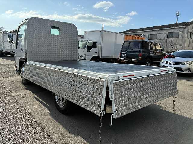 エルフトラック ２ｔ積・平・ＡＴ・メッキパーツ・全低床・検査付　２ｔ積・平・ＡＴ・メッキパーツ・全低床・フルセグナビ・左電格ミラー・フォグランプ・シートカバー・キーレス・ゲートチェーン・ホイールキャップ・荷台内寸　Ｌ３１１０　Ｗ１６０５　Ｈ３８０（13枚目）